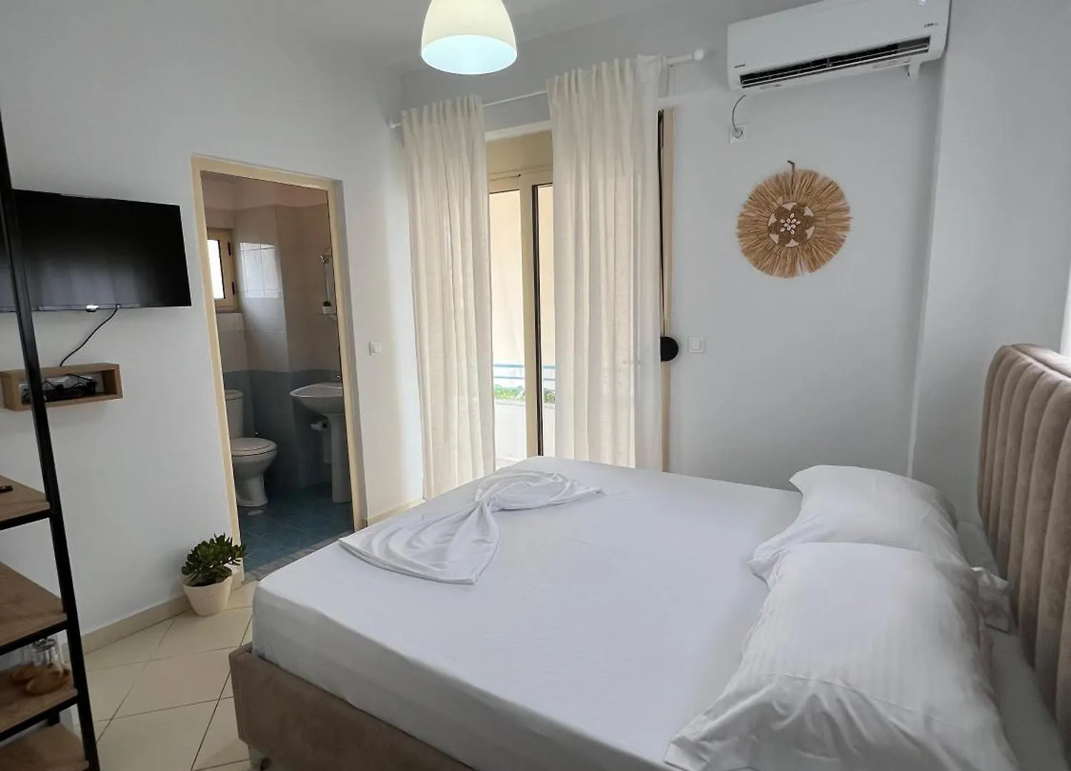 Helios Rooms Sarande Guest house