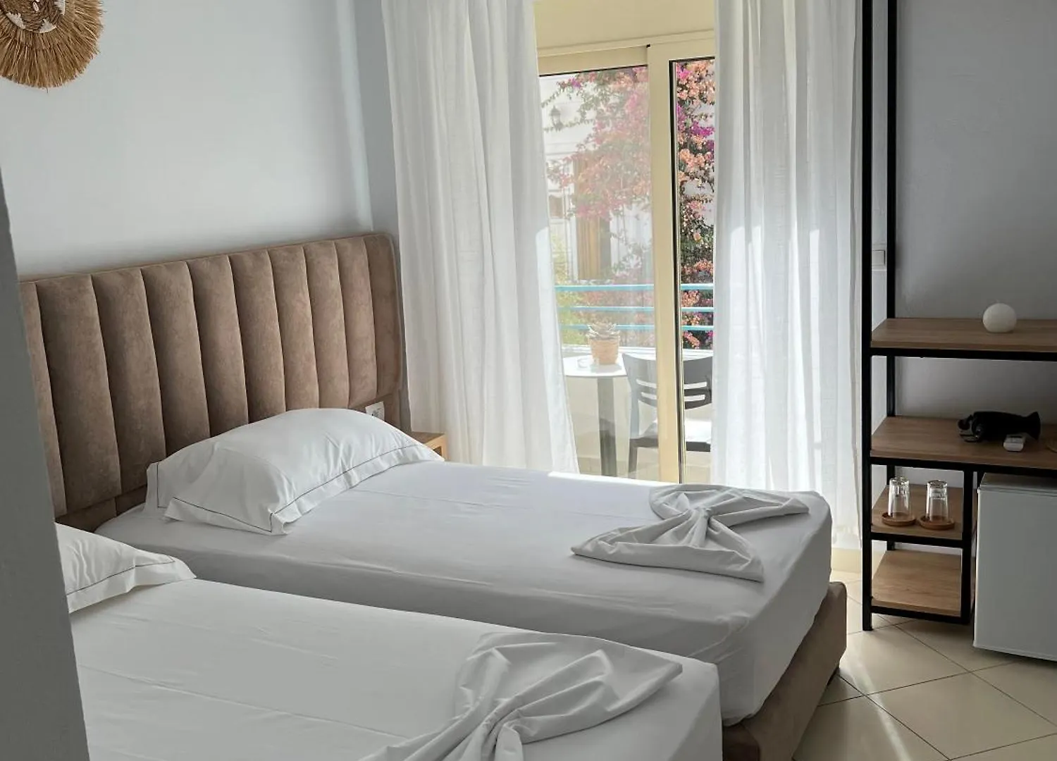 Helios Rooms Sarande Guest house