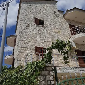 Eglent's Tourist House Saranda