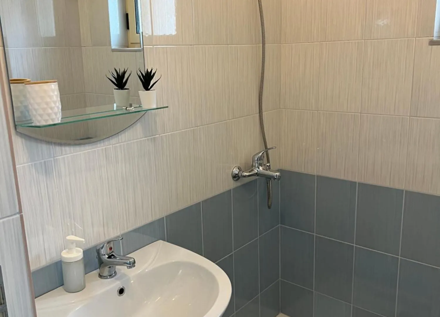 Helios Rooms Sarande Guest house
