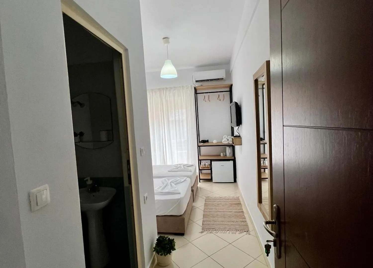 Helios Rooms Sarande 0*,  Albania